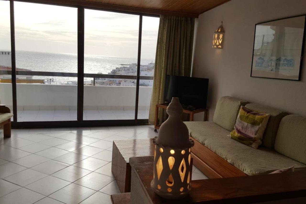 Albufeira, One Step To The
